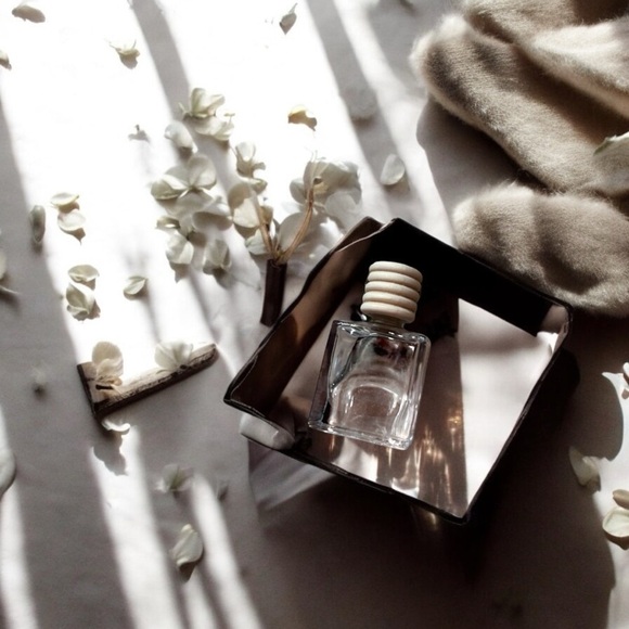 Set of 2 Handmade Pikake Diffusers – Hawaiian-Inspired Scent - Picture 1 of 4